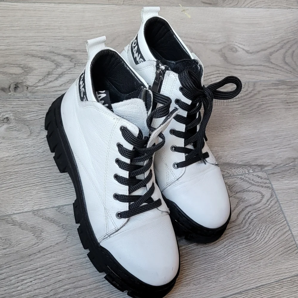 Taranis Women's White and Black Leather Ankle Boots Size 8.5 (39)